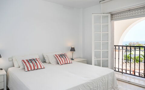 Los Arcos: Furniture, Interior Design, Wall, Bed, Bedroom, Floor, Flooring, Bedding, Bed Sheet, Textile