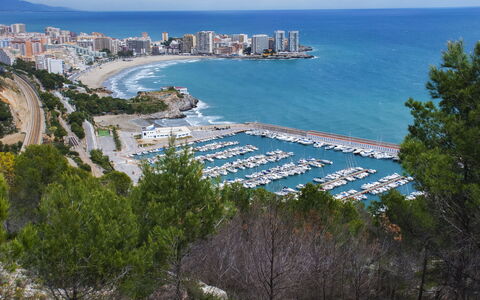 Sol Y Mar i: Coast, City, Apartment, Coastal And Oceanic Landforms, Residential Area, Sea, Condominium, Shore, Ocean