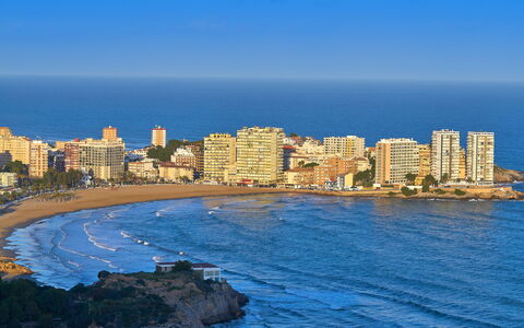 Sol Y Mar i: Water, Body Of Water, Coast, City, Sea, Coastal And Oceanic Landforms, Horizon, Beach, Ocean