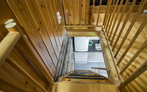 Nelostupa a: Wood, Flooring, Floor, Ceiling, Hardwood, Wood Stain, Plank, Wood Flooring, Stairs, Plywood