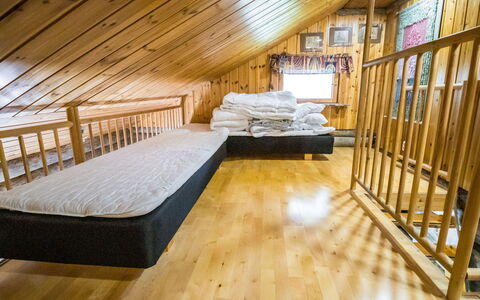 Nelostupa a: Wood, Floor, Flooring, Furniture, Interior Design, Wood Flooring, Lighting, Ceiling, Room, Home