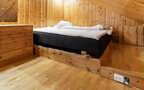 Nelostupa a: Wood, Flooring, Floor, Lighting, Ceiling, Interior Design, Furniture, Wood Flooring, Hardwood, Room