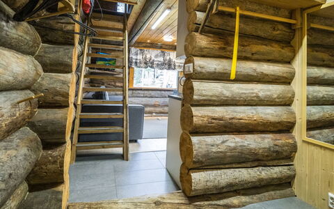 Nelostupa B: Wood, Ceiling, Log Cabin, Hardwood, Wood Stain, Plank, Beam, Lumber, Natural Material, Loft