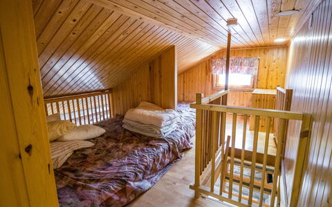 Nelostupa C: Wood, Ceiling, Floor, Bedroom, Room, Wood Stain, Hardwood, Bed, Cottage, Bedding