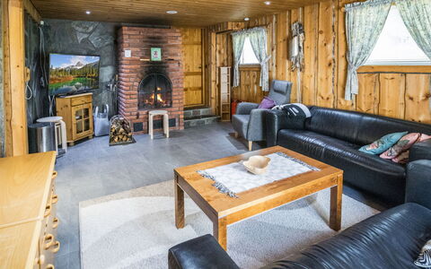 Nelostupa C: Furniture, Wood, Ceiling, Interior Design, Flooring, Floor, Home, Living Room, Lighting, Couch