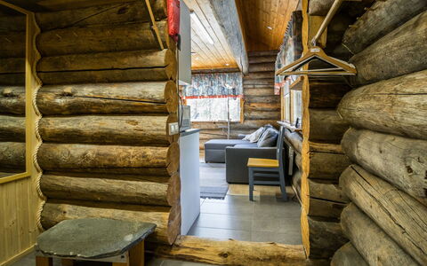 Nelostupa D: Wood, Ceiling, Flooring, Floor, Log Cabin, Room, Hardwood, Wood Stain, Plank, Natural Material