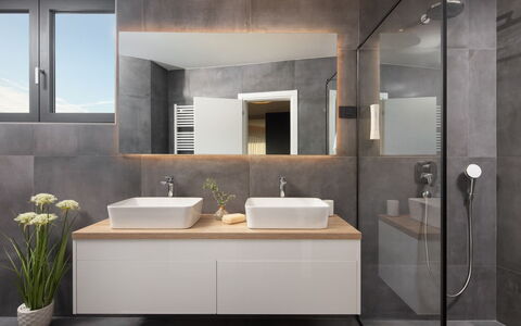 Villa H2: Bathroom Sink, Bathroom, Sink, Plumbing Fixture, Interior Design, Mirror, Bathroom Cabinet, Flooring, Tap, Countertop