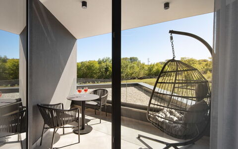 Villa H2: Outdoor Furniture, Chair, Shade, Balcony, Daylighting, Coffee Table, Living Room