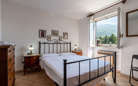 Ilda: Bed, Bedroom, Furniture, Bedding, Bed Sheet, Interior Design, Room, Bed Frame, Ceiling, Linens
