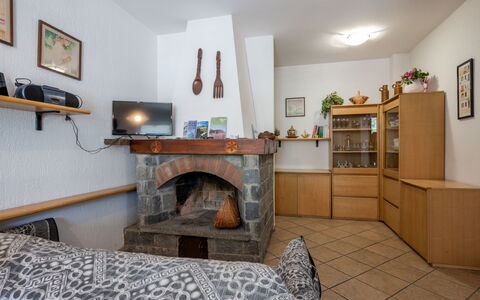 Ilda: Furniture, Interior Design, Flooring, Ceiling, Floor, Room, Living Room, Apartment, Couch, Hearth