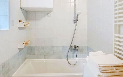 Fontanella Mountain Home: Bathroom, Plumbing Fixture, Flooring, Wall, Bathtub, Floor, Interior Design, Plumbing, Shower, Tap