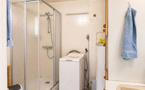 Lyckan: Plumbing Fixture, Flooring, Floor, Interior Design, Bathroom, Room, Plumbing, Toilet, Sink, Tap