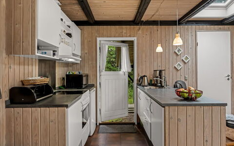 Hardina - 1Km from the Sea: Wood, Kitchen, Furniture, Countertop, Kitchen Appliance, Home Appliance, Major Appliance, Cabinetry, Wood Stain, Hardwood