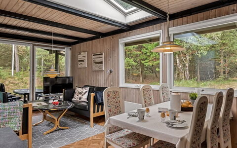 Hardina - 1Km from the Sea: Wood, Interior Design, Ceiling, Hardwood, Wood Stain, Light Fixture, Living Room, Log Cabin, Garden Buildings, Design