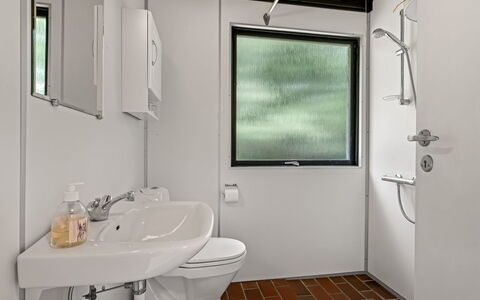 Hardina - 1Km from the Sea: Plumbing Fixture, Bathroom, Plumbing, Sink, Bathroom Sink, Tap, Toilet, Toilet Seat, Houseplant