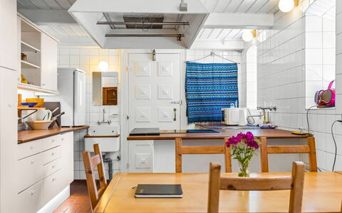 Thilo - 39Km from the Sea: Furniture, Kitchen, Countertop, Flooring, Interior Design, Cabinetry, Wood, Ceiling, Floor, Kitchen Appliance