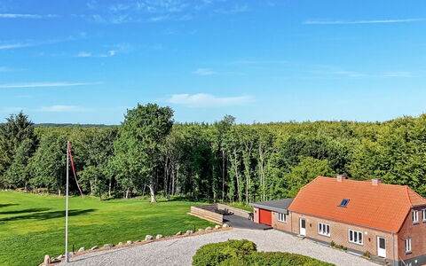 Alkmar - 6.5Km from the Sea: Grass, Landscape, Roof, Home, House, Land Lot, Plain, Cottage, Rural Area, Estate