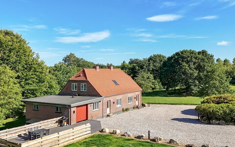 Alkmar - 6.5Km from the Sea: Building, Grass, Roof, House, Home, Cottage, Residential Area, Landscape, Farmhouse, Rural Area