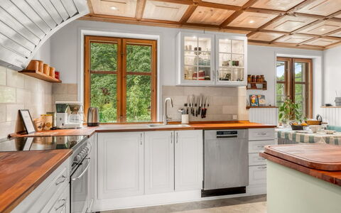 Ajna - 20.9Km from the Sea: Kitchen, Countertop, Flooring, Interior Design, Kitchen Appliance, Cabinetry, Wood, Furniture, Floor, Major Appliance