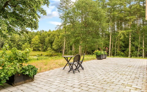 Ajna - 20.9Km from the Sea: Shrub, Land Lot, Garden, Flagstone, Shade, Landscaping, Outdoor Furniture, Lawn, Yard, Backyard