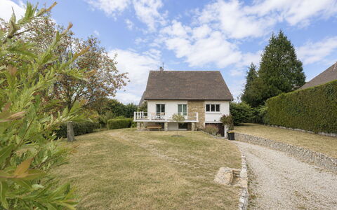 Les Glaieuls: Grass, House, Shrub, Home, Roof, Cottage, Landscape, Rural Area, Land Lot