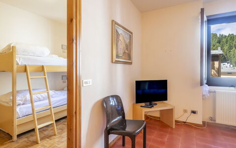 Ai Pascoli: Bed, Bedroom, Wood, Interior Design, Floor, Furniture, Flooring, Bed Sheet, Ceiling, Room