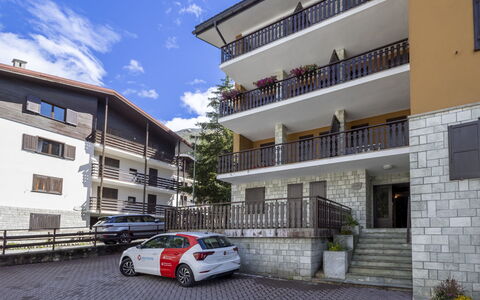 Ai Pascoli: Apartment, Balcony, Condominium