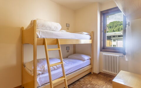 Ai Pascoli: Bed, Bedroom, Bed Sheet, Bedding, Bed Frame, Interior Design, Furniture, Room, Ceiling, Apartment