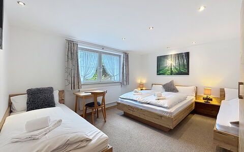 Susi: Wood, Home, Bedroom, Bed, Apartment, Bedding, Bed Frame, Bed Sheet, Hotel, Suite