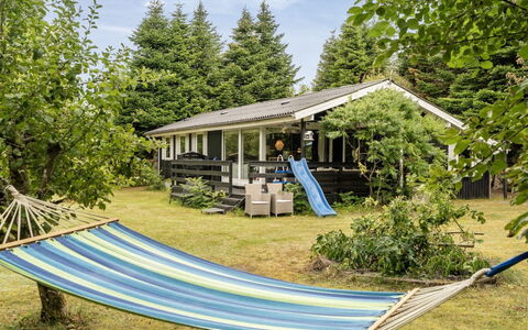 Tarvo - 500M to the Fjord: Garden, Land Lot, Lawn, Shade, Groundcover, Leisure, Cottage, Backyard, Yard