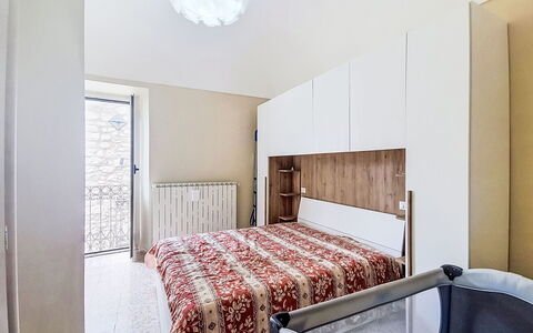 La Terrazza di Caramanico: Furniture, Bed, Bedroom, Interior Design, Bed Sheet, Bedding, Flooring, Floor, Wood, Linens