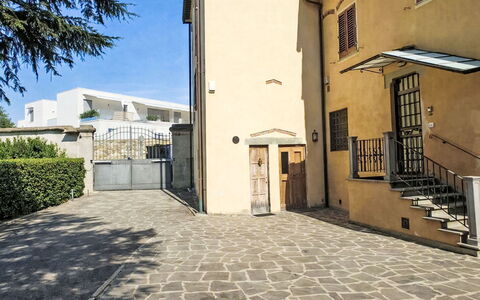 Il Pozzo dei Desideri: Wall, Floor, Door, Flooring, Home, Composite Material, Concrete, Shade, Tile, Home Door