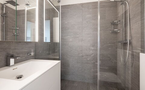 Val Signina 5-2: Bathroom, Flooring, Plumbing Fixture, Wall, Floor, Interior Design, Tap, Plumbing, Tile, Bathroom Cabinet
