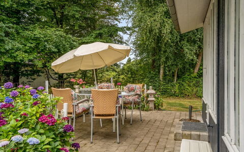 Løgstør 648: Furniture, Table, Chair, Shrub, Outdoor Furniture, Garden, Kitchen & Dining Room Table, Outdoor Table, Groundcover
