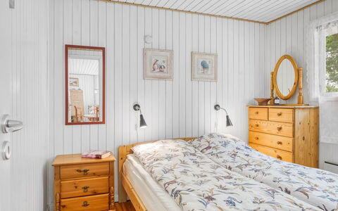 Løgstør 648: Bedroom, Wood, Bed, Interior Design, Flooring, Bed Sheet, Floor, Bedding, Bed Frame, Furniture