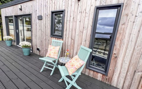 Tiny Mara: Wood, Wood Flooring, Hardwood, Deck, Plank, Flooring, Floor, Wood Stain, Composite Material, Siding