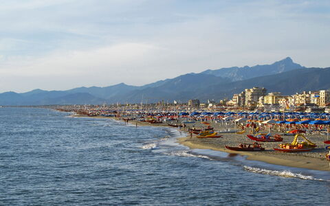 Appartamento la Terrazza di Anna: Sky, Mountainous Landforms, Mountain, Horizon, Hill, Coast, Coastal And Oceanic Landforms, Sea, Mountain Range, Beach