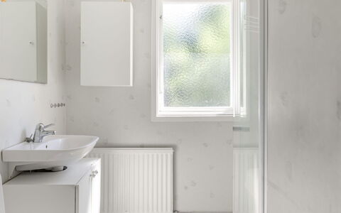 Villa Fröseke: Wall, Interior Design, Plumbing Fixture, Flooring, Floor, Ceiling, Bathroom Sink, Sink, Bathroom, Plumbing