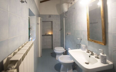 Podere Dolce Sonno e Sonnellino: Wall, Flooring, Plumbing Fixture, Floor, Bathroom, Interior Design, Tap, Sink, Plumbing, Bathroom Sink