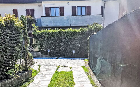 Marina di Massa 651: Driveway, Garden, Walkway, Flagstone, Shade, Alley, Landscaping, Backyard, Cobblestone, Shadow