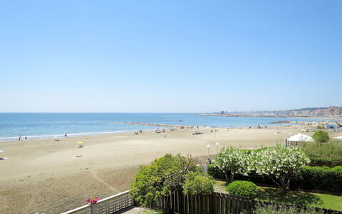 La Perla di Aprilia: Body Of Water, Beach, Coast, Horizon, Sea, Shore, Coastal And Oceanic Landforms, Sand, Ocean, Shade