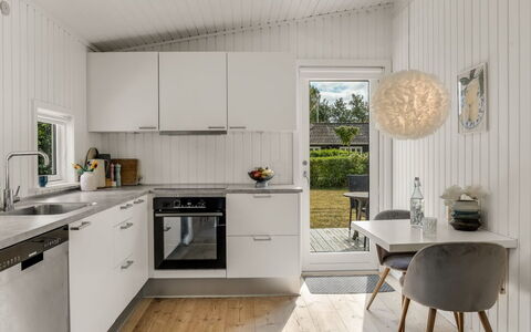 Ulli - 350M from the Sea: Interior Design, Flooring, Kitchen, Wood, Countertop, Ceiling, Furniture, Floor, Kitchen Appliance, Light Fixture