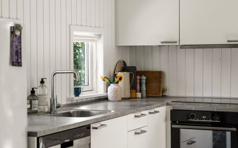 Ulli - 350M from the Sea: Kitchen, Countertop, Kitchen Appliance, Wood, Interior Design, Flooring, Kitchen Sink, Cabinetry, Home Appliance, Major Appliance