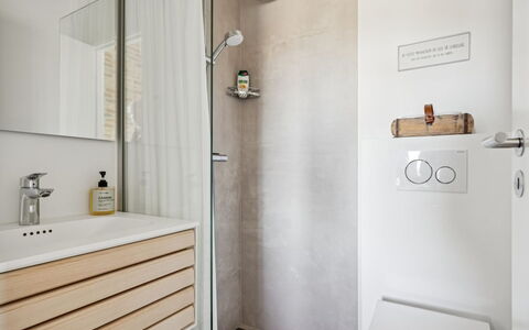 Nuka - 250M from the Sea: Flooring, Wall, Interior Design, Floor, Plumbing Fixture, Wood, Bathroom, Mirror, Tap, Plumbing