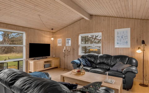 Ruse - 600M from the Sea: Wood, Ceiling, Interior Design, Home, Floor, Room, Living Room, Hardwood, Wood Stain, Cottage