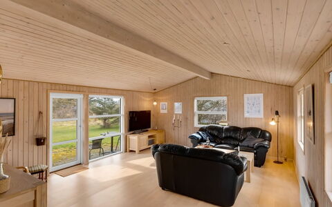 Ruse - 600M from the Sea: Wood, Ceiling, Interior Design, Flooring, Floor, Room, Wood Flooring, Home, Living Room, Hardwood