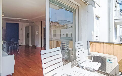 Gigi: Floor, Interior Design, Flooring, Apartment, Ceiling, Home, Balcony, Daylighting, Wood Stain, Chair