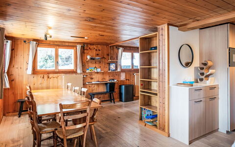 Les Marmottes: Wood, Hardwood, Door, Wood Stain, Home, Plank, Cottage, Log Cabin, Lumber, Plywood