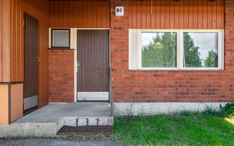 Heinävesi Homes D1: Wood, Door, Composite Material, Siding, Wood Stain, Brick, Brickwork, Yard, Home Door