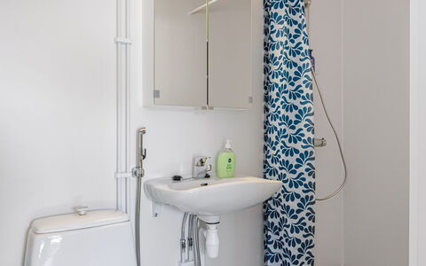 Heinävesi Homes D4: Bathroom, Plumbing Fixture, Interior Design, Bathroom Sink, Sink, Flooring, Toilet, Tap, Plumbing, Floor